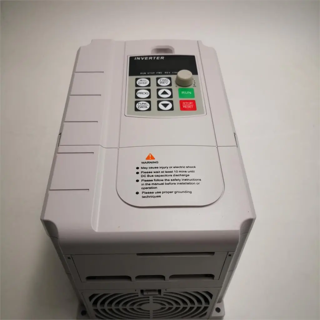 CoolClassic VFD Inverter 4KW 220V in i 380V out jednofazowe 220V domowe wejście elektryczne i prawdziwe trójfazowe wyjście 380V CoolClassic VFD Inverter 4KW 220V in i 380V out jednofazowe 220V domowe wejście elektryczne i prawdziwe trójfazowe wyjście 380V