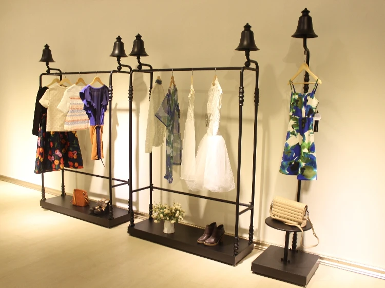 The clothes rack of the fine iron art clothing rack is displayed by the display shelf of the display cabinet1123