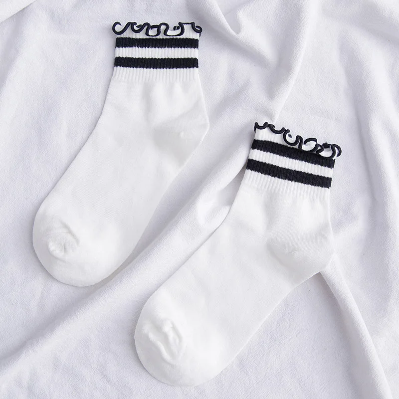 2018-women-socks-autumn-striped-heart-cotton-solid-color-lace-cute-dots-casual-breathable-white-women(11)