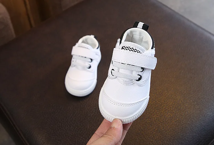 Обувь для первых шагов для малышей 1 пара, обувь для начинающих ходить для маленьких мальчиков и девочек Белая обувь на мягкой нескользящей подошве для мальчиков и девочек