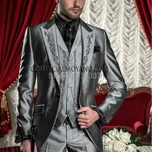Индивидуальные серые пятна жениха Смокинги для женихов комплект из 3 предметов Вышивка мужские свадебные Пром ужин Костюмы Блейзер masculino куртка+ Брюки для девочек+ жилет