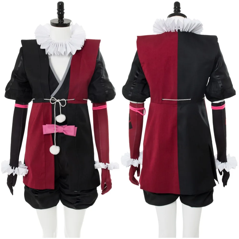 11007344-cosplayying