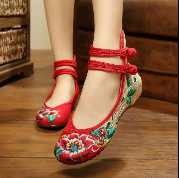 

Women shoes Ancient shoes Embroidered shoes
