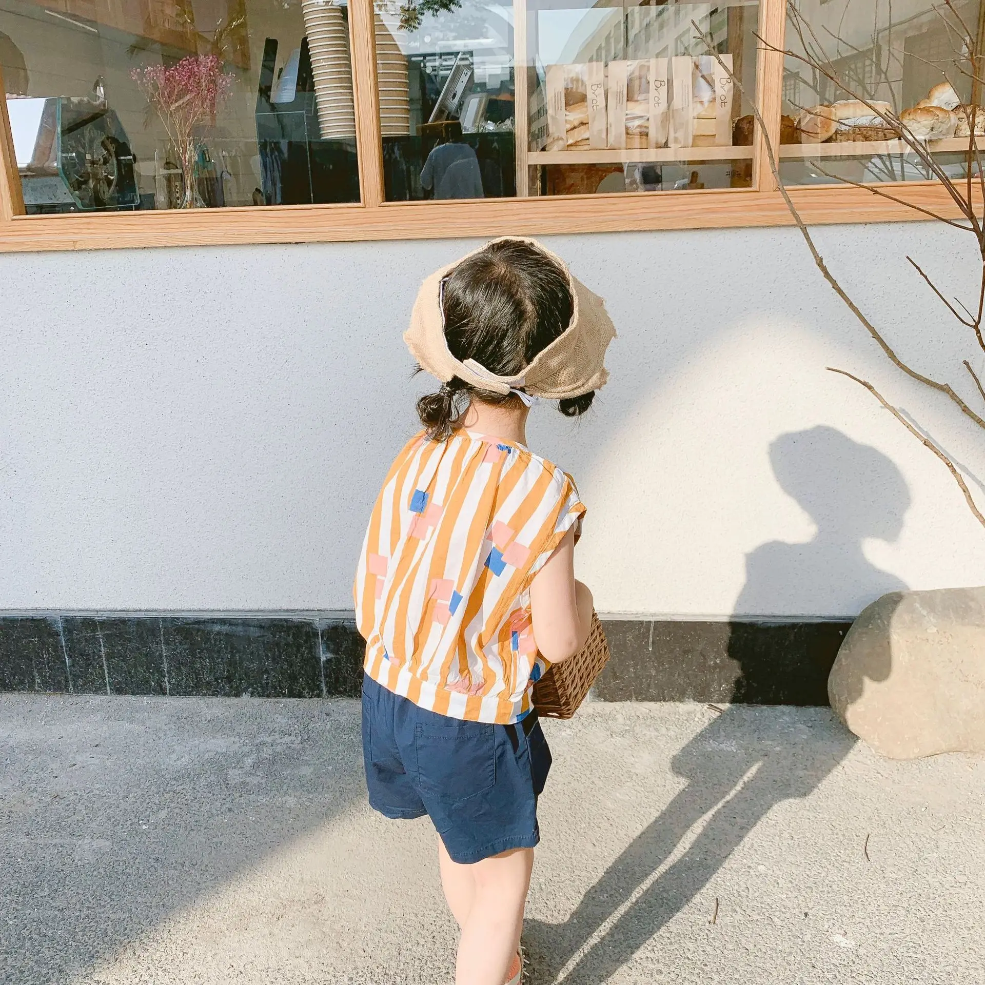 Милые свободные блузки в Вертикальную Полоску для девочек в Корейском стиле однобортные топы без рукавов для детей 1-7 лет