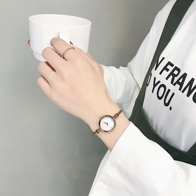 Роскошные для женщин Звездное браслет с изображением неба часы Мода блеск бриллиант маленький циферблат дамы браслет кварцевые наручные