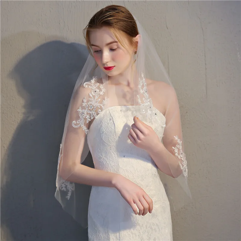 Реальные фотографии свадебная вуаль короткая вуаль с расческой один слой алмазного кружева бисером невесты EE5006