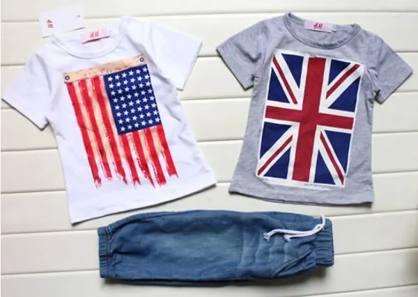 Розничная летние джинсовые комплекты для маленьких мальчиков комплекты из 3 предметов: белая и серая футболки с принтом в виде флага+ повседневные джинсовые шорты/штаны костюм