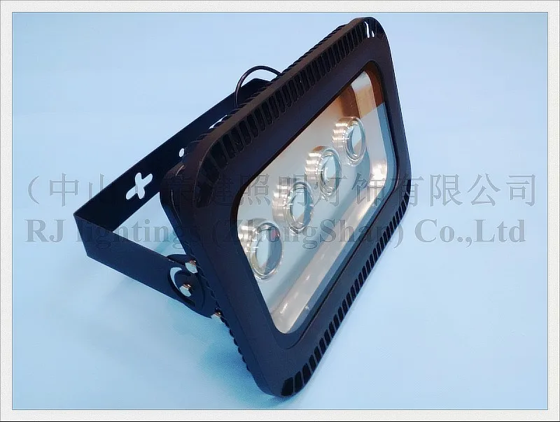 led flood light with lens 200w (1)