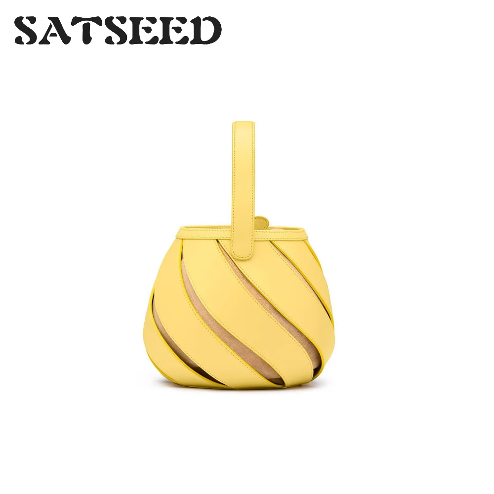 

Personality Bucket Bag Female 2019 Spring and Summer New Small Designer Models Hollow Spiral Drawstring Shoulder Bag