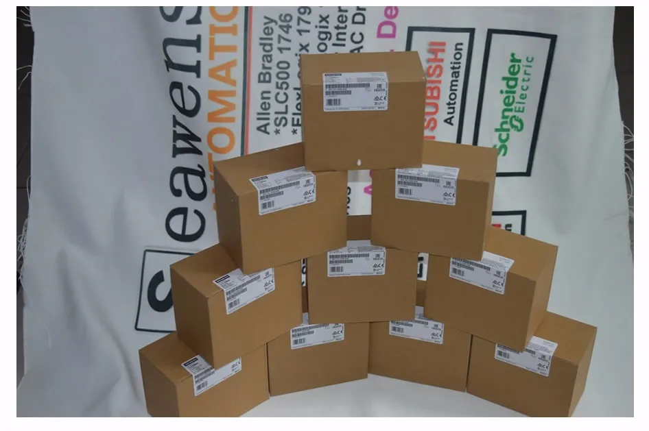 

6ED1052-2FB00-0BA8 LOGO! 230RCEO, LOGIC MODULE, PS/I/O: 230V/230V/RELAY, 8DI/4DO, HAVE IN STOCK