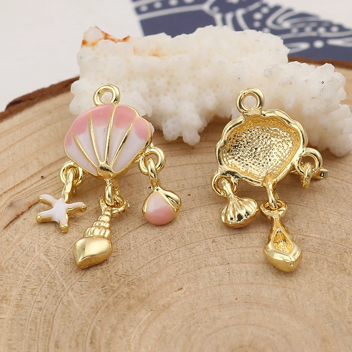 

DoreenBeads Fashion Zinc Based Alloy Enamel Pendants Shell Gold Multicolor Jewelry DIY Charms 34mm(1 3/8") x 18mm( 6/8"), 3 PCs