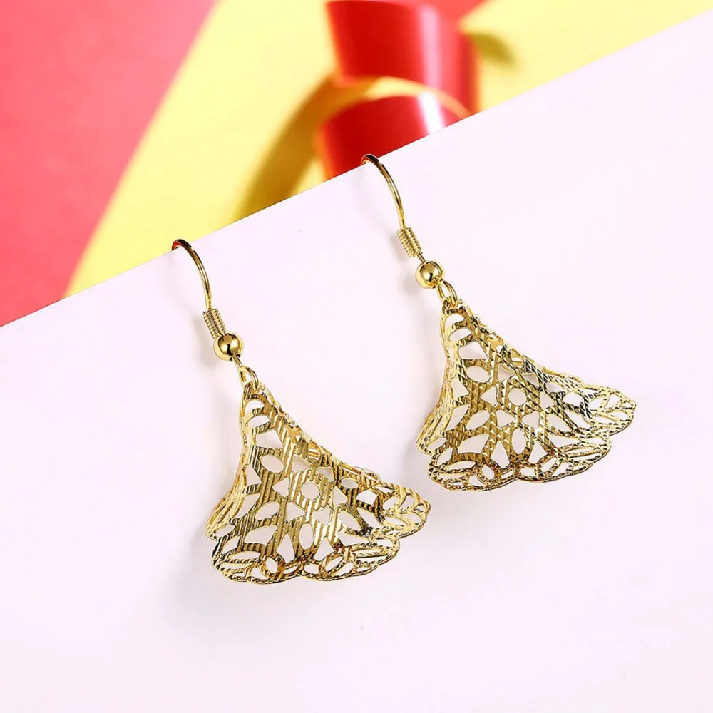 

Fashion jewelry 925 sterling silver, zircon earrings, zircon flower-shaped hollow romantic ladies earrings, yellow E225-A