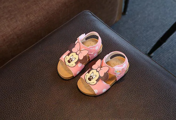 Новые детские сандалии из искусственной кожи для маленьких девочек Летняя Милая обувь с героями мультфильмов на мягкой подошве для детей 1-2-3 лет