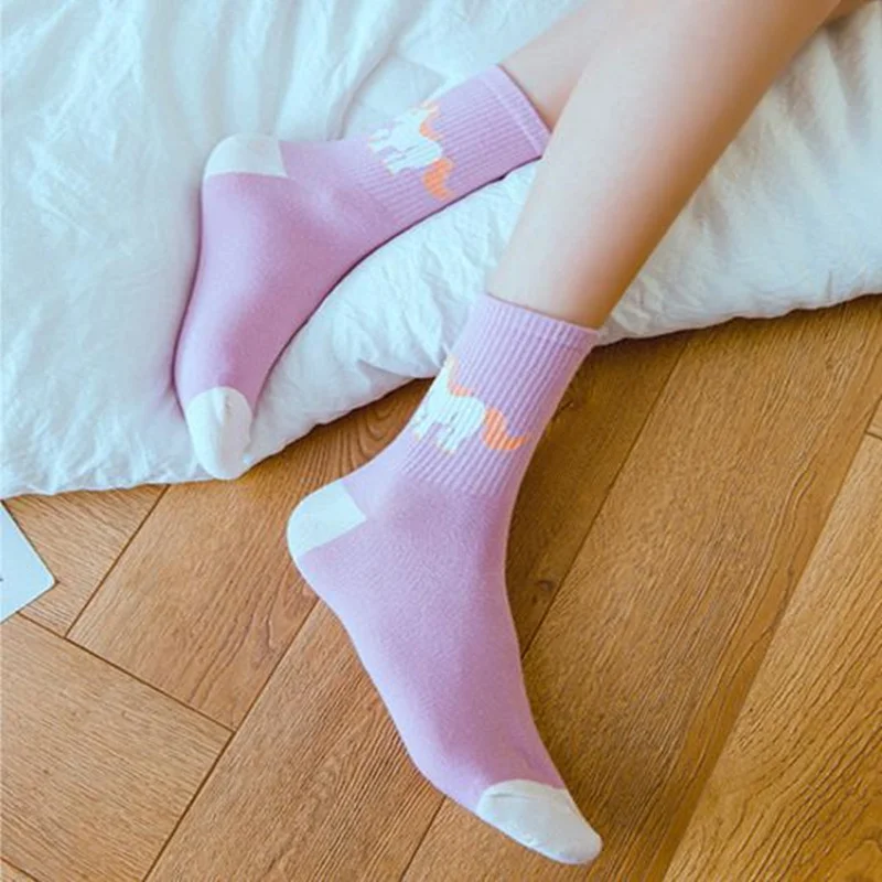 Весенние новые женские хлопчатобумажные носки, креативные Мультяшные носки, персонализированные женские носки с единорогом