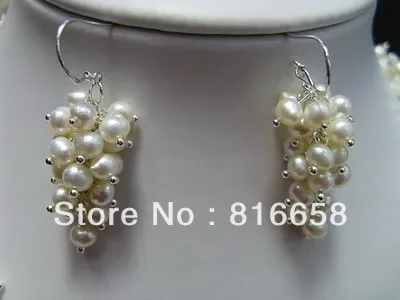 

Free shipping@@Beautiful Grapes White Pearl Dangle Earrings 6.10