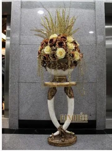 

The large landing vase is a european-style living room in the lobby of the European living room