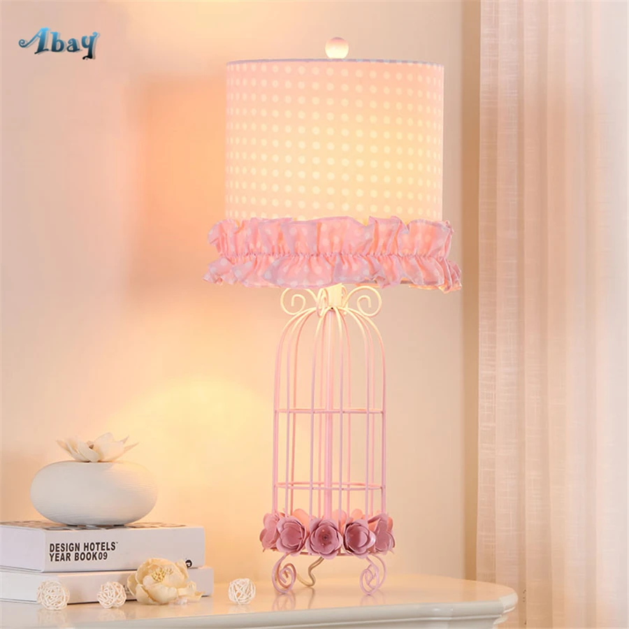 جميل الوردي الحديد الفن زهرة قفص مصابيح طاولة للأطفال غرفة نوم رومانسية غرفة المعيشة الديكور Led الفن ديكو منضدة مصباح