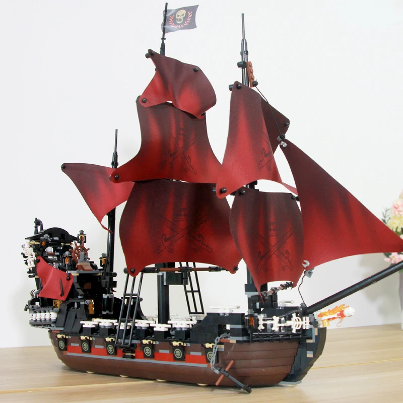 

IN STOCK S1199 1097pcs Queen Anne's revenge Pirates of the Caribbean Building Blocks Set Bricks Compatible 4195