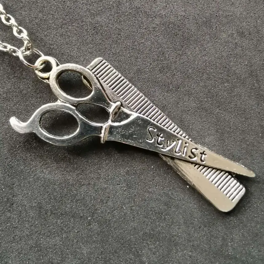 

24x35mm Antique Silver Scissors & Comb Pendant Necklace Hair Hairdressing Stylist Gift Vintage Charm Chain Necklace Jewelry