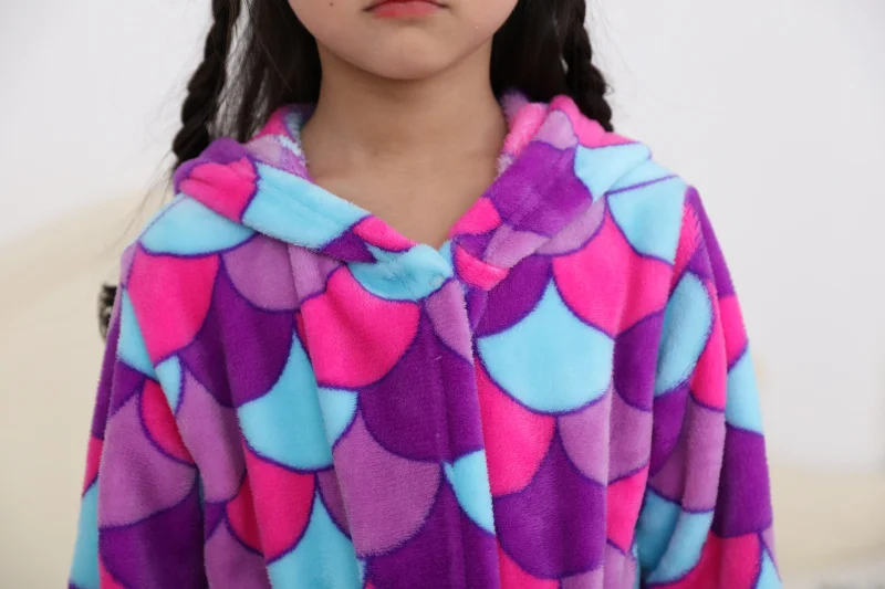 Winter-Baby-Flannel-Robe-Long-Sleeve-Child-Bathrobes-Kids-Cartoon-Purple-Unicorn-Sleepwear-Hooded-Towel-Robes (2)