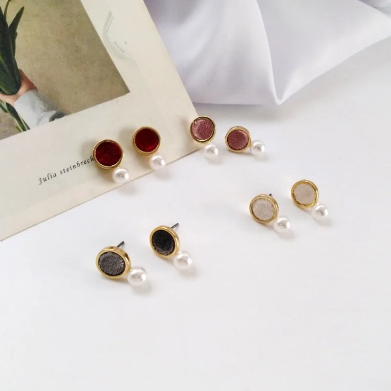 

Korean Sweet Girl Fashion Temperament Female Exquisite Small Earrings Women Girl Simple Imitation Pearl Ear Clip Jewelry