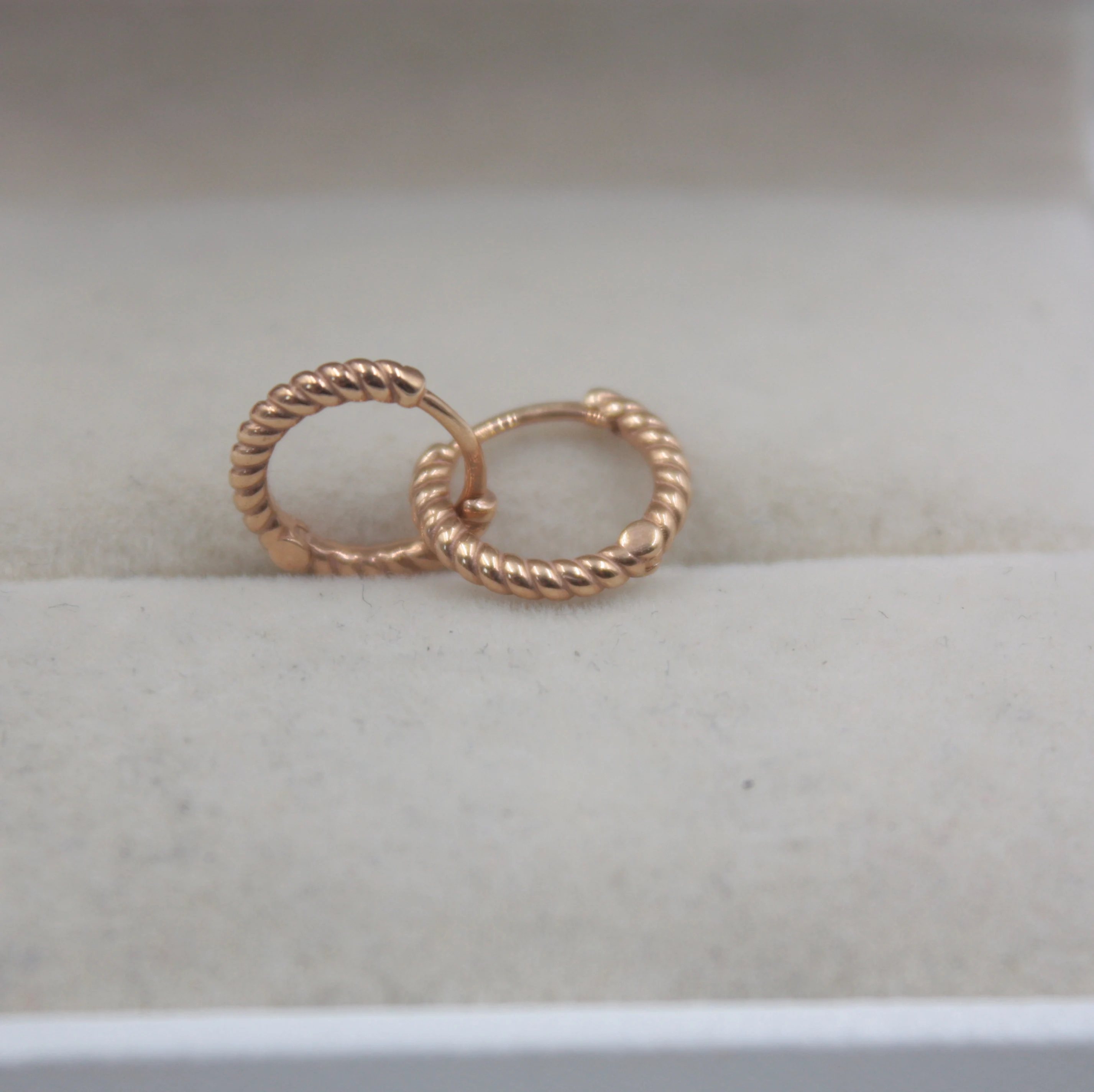 

Real 18K Rose Gold Earrings Perfect Rope Pattern Woman Lucky Hoop 11mmDia For Women Girl 1.2-1.3g Jewelry
