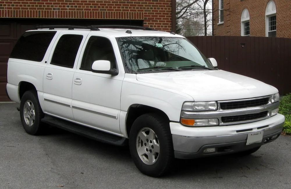 2000-2006_Chevrolet_Suburban_--_03-16-2012_2 