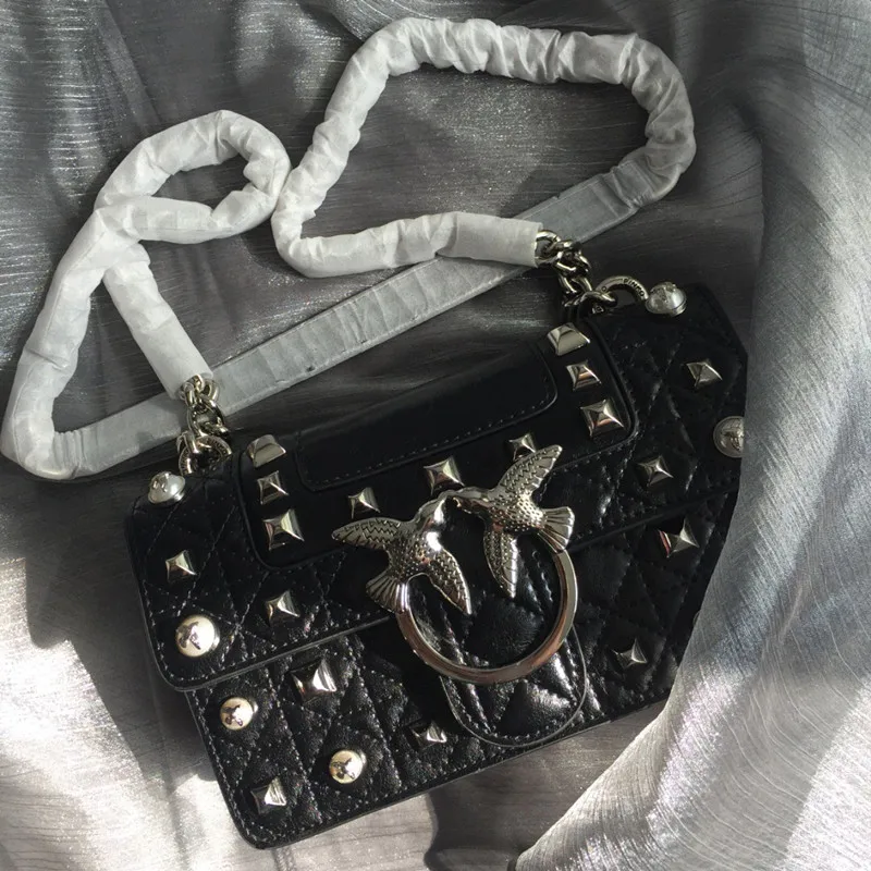 

Biseafairy 2019 swallow messenger bag famous brand bags Top qualit women rivets genuine leather handbag bolsas new rivet chains
