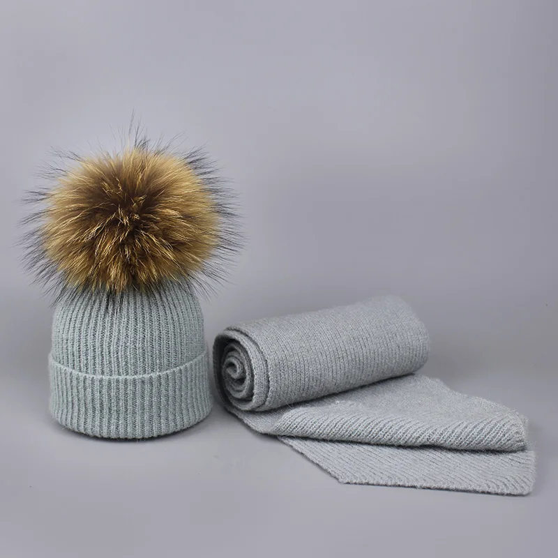 Зимние женские модные вязаные шапки и шарфы с натуральным мехом енота помпоны детская зимняя шапка для новогодних подарков - Цвет: Light Gray 1 ball