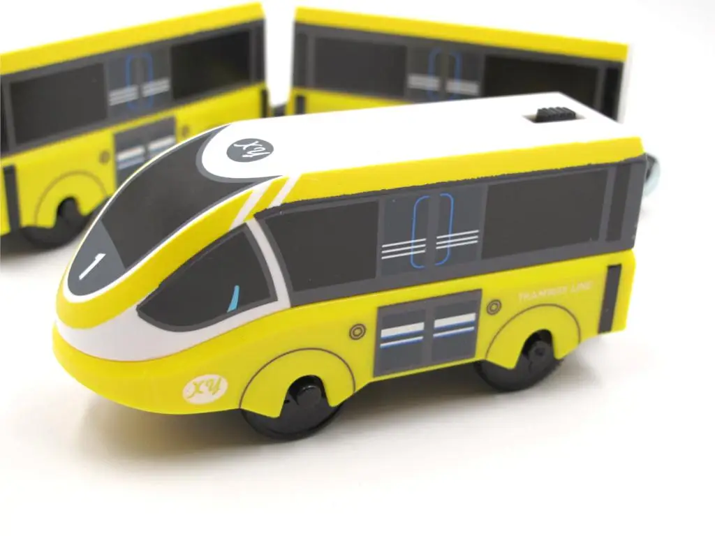 Сочетание магнитного электрического локомотива TTO23 YellowTrain деревянная дорожка