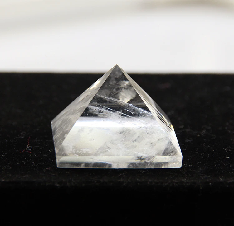

2018 free shipping 30mm natural clear white quartz crystal Beads pyramid Chakra Stones Necklaces Healing Reiki Free shipping