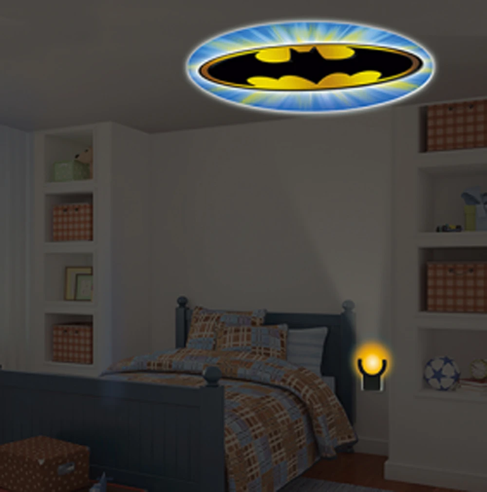 

DC Comics Collectors Edition Batman Projection LED Plugin Night Light - Bat Signal Image projects out of Night Light