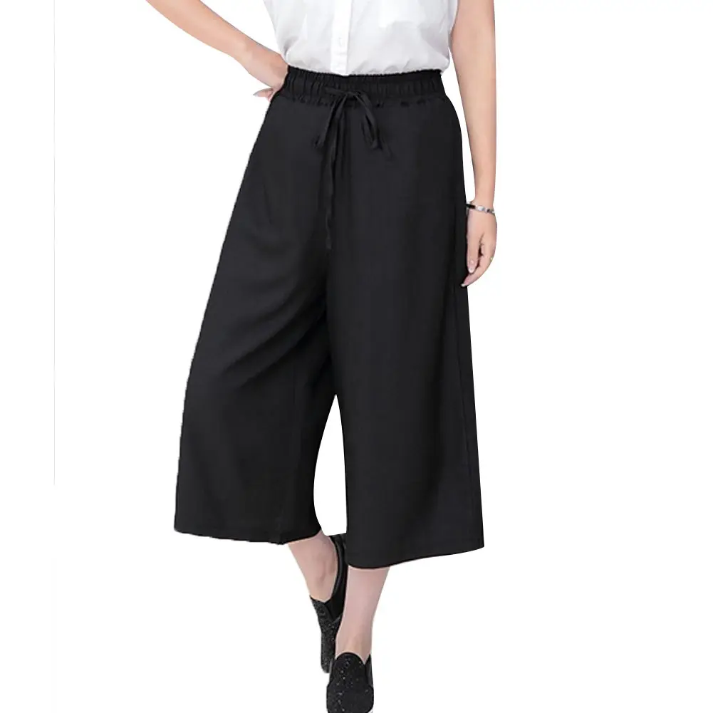 You are here Pre-Owned gently used in great conditions, Issac Mizrahi for Target Yellow Seersucker Women’s Capri / Culottes Wide Leg Pants Size 6 97% Cotton, 3% Spandex Approximately measurements Waist 14 1/2” inches Inseam 19” inches Leg Opening 11” inches Smoke free home Thanks for looking, Your business is greatly appreciated.