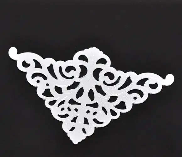 

Retail White Filigree Triangle Wraps Connectors 48x75mm,sold per pack of 30