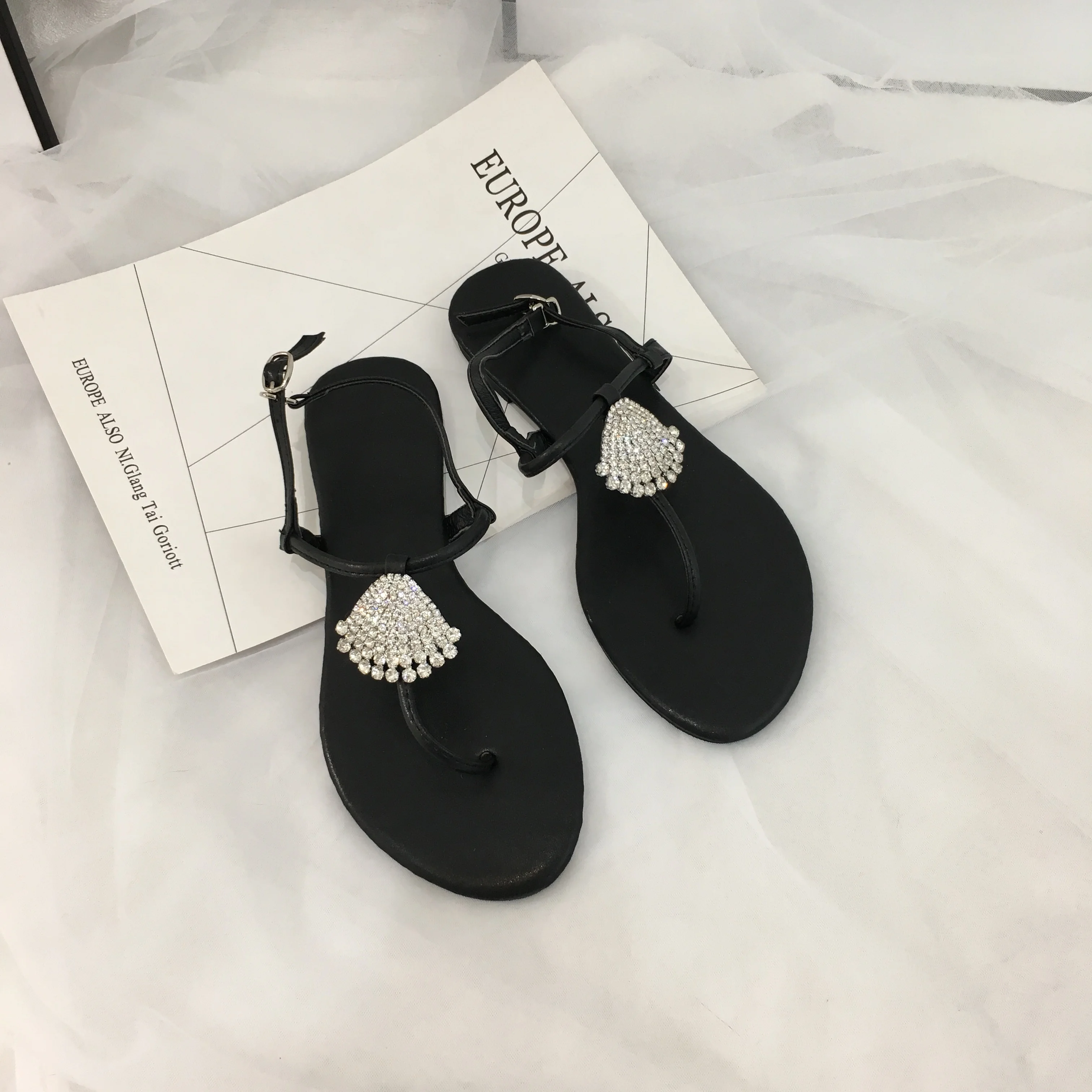 

Spring 2019 new cat-heeled, pointy one-shoe, hollow sandals, high-heeled, suede, rhinestone, one-button women's shoes