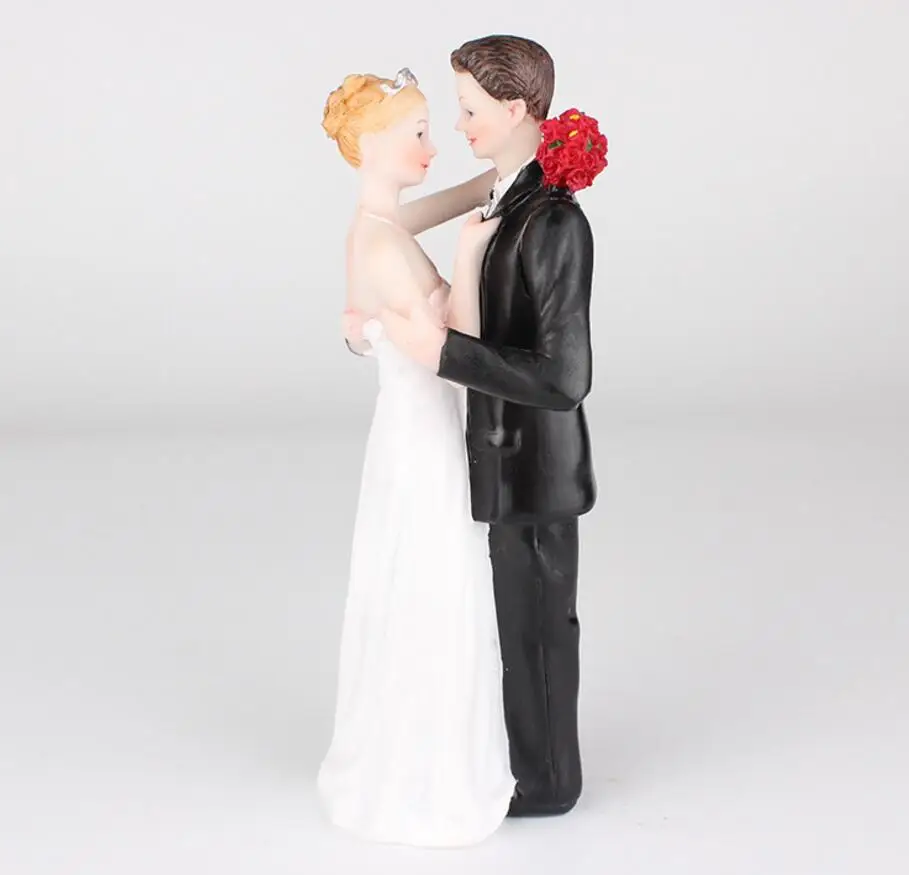свадебные фигурки жениха и невесты. статуэтка жениха. жених статуэтка. статуэтка жениха. статуэтка жениха и невесты пластмассовая.