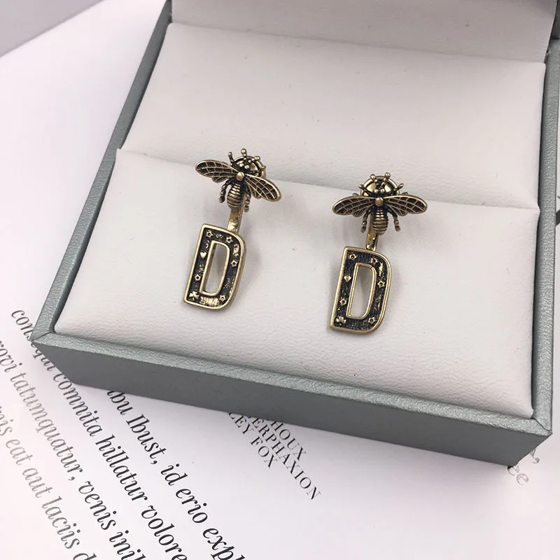 

Star Fashion Female Bee Earrings Antique D Letter Bee Inset Party Anti-Allergy Earrings Women Fine Earring
