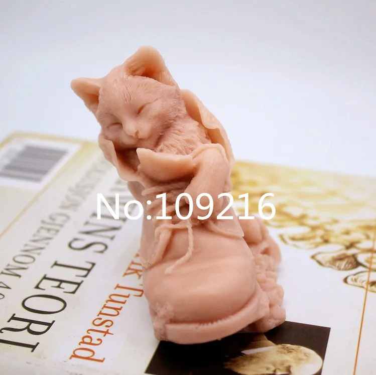 

New Product!!1pcs 3D Cat within Shoe (zx206) Food Grade Silicone Handmade Soap Mold Crafts DIY Mould
