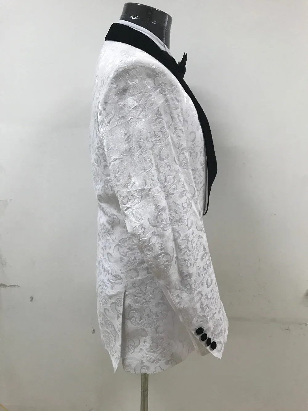 2017-Custom-Made-Groomsmen-Shawl-Lapel-Groom-Tuxedos-White-Men-Suits-Wedding-men-suits-Best-Man (1)