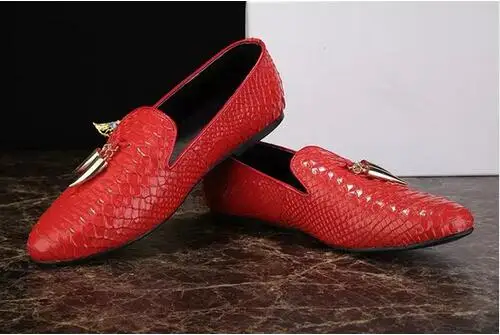 

New Snakeskin Round Toe Slip-On Comfortable Flat Fashion man Shoes Sequined Decoration Mens Shoes