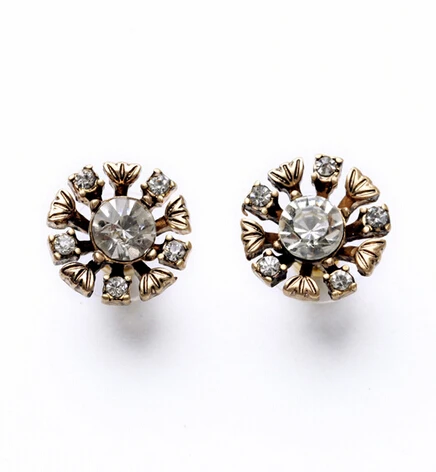 

Korean Exquisite Vintage Women Hollow Carved Flower Retro Bronze Stud Earrings E2559