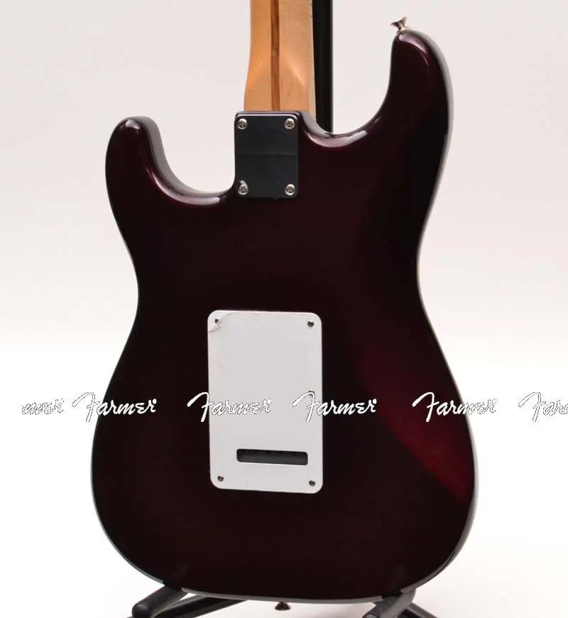 2007-Fender-Standard-Stratocaster-Electric-Guitar-With-Gig-_527