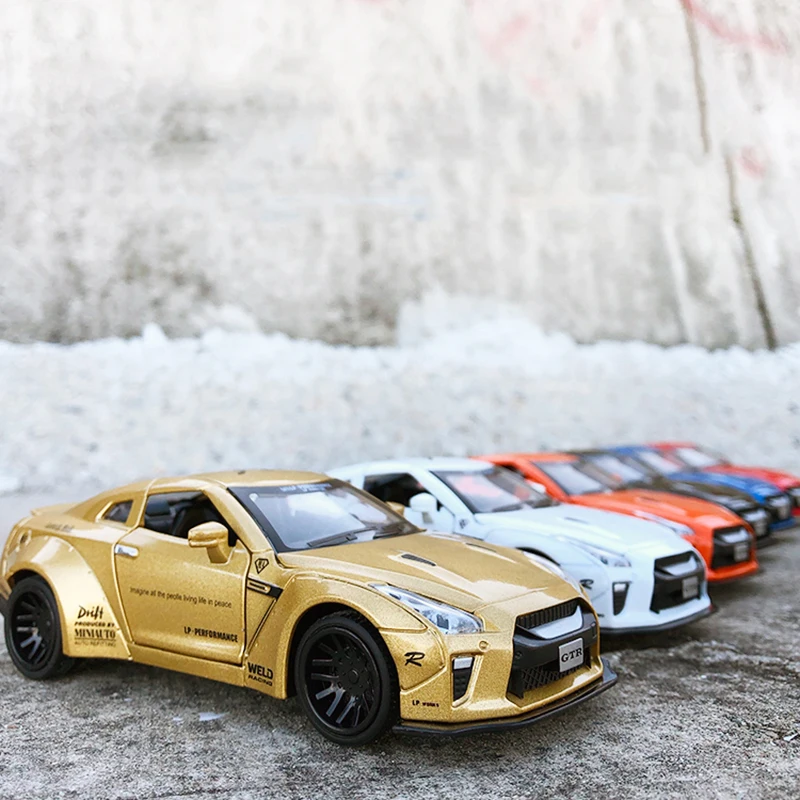 Модель литая автомобиля KIDAMI 1:32 AMG Nissan GTR игрушечная машинка со звусветильник кой