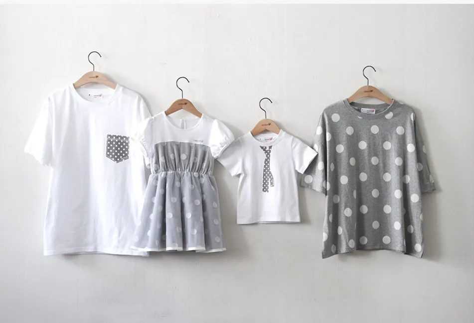 Летние одинаковые комплекты для семьи футболка с короткими рукавами для мамы, папы и сына платья для дочки хлопковая одежда для отдыха D7 10 - Цвет: White
