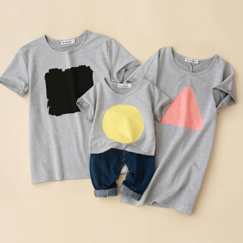 Одинаковая футболка для всей семьи, папы, мамы, детей, Летняя короткая одежда топы, футболки с геометрическим принтом, семейный образ, Детская футболка из хлопка