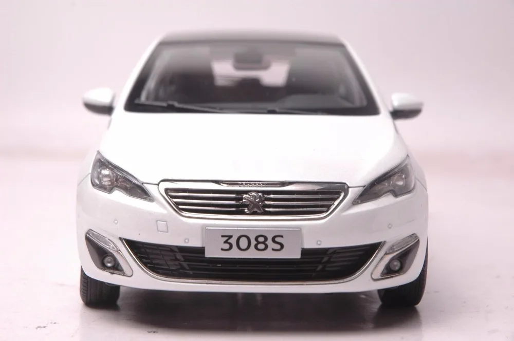 1:18 литья под давлением модели для Peugeot 308 S 2015 белый хэтчбек сплава игрушечный автомобиль миниатюрный Коллекция подарков 308