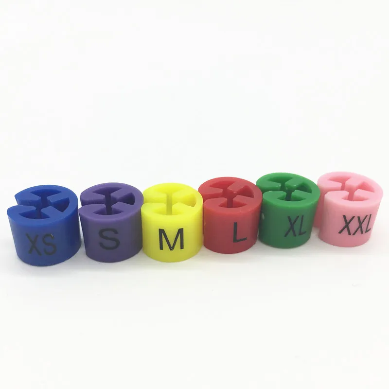 Swpeet 150 stuks geel[ Maten M ] Plastic kleerhanger maatmarkers kleurcodering hanger maten hangers tags marker kledingmaat voor draadhangers kledinghangers met opbergdoos