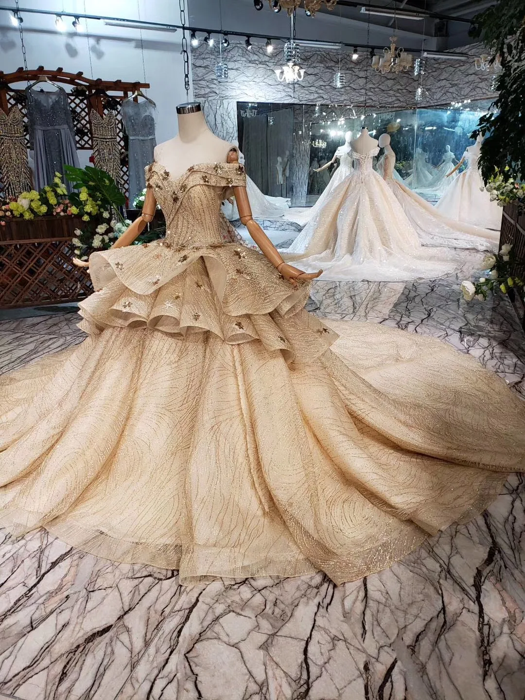 Megaventa Mullido Vestidos De Novia Dorado Encaje De Cuentas De Cristal Vestidos De Boda De Lujo Brillos Vestido De Novia 2019 Foto Real Hecho A Mano Vestido De Novia May 2020