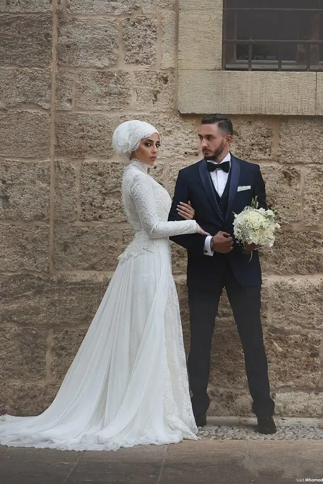 2017 New Vintage High Collar Long Sleeves Muslim Wedding Dresses Lace Middle East Style Tiered Skirts Arabic A-line Bridal Gown | Свадьбы и
