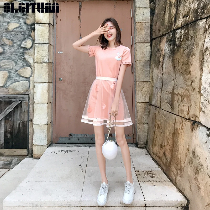 

Women 2PCS Clothing Sets Swan Korean Version Embroidery Lace Sleeve Tshirt Dress+Skirts Mesh Women Set Suits Female WS163